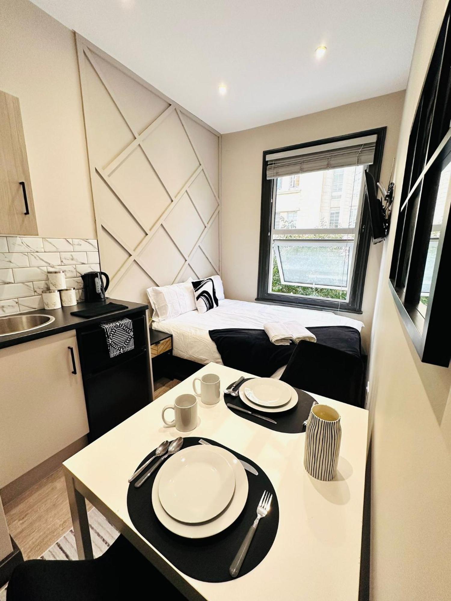 The Seven Sisters House - No 01a - Stylish Comfort *